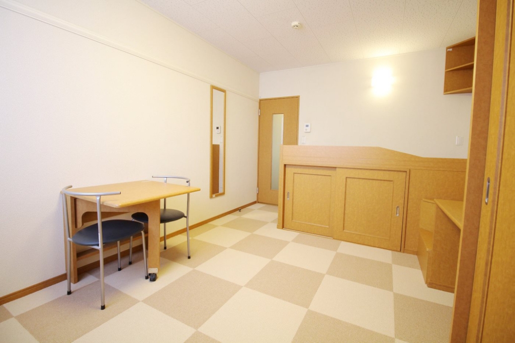 レオパレスフォレスト錦 ベッドルーム