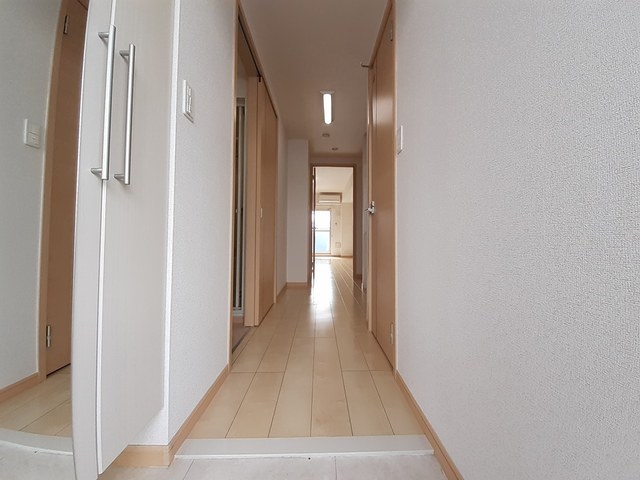 ウィンザー越水 玄関