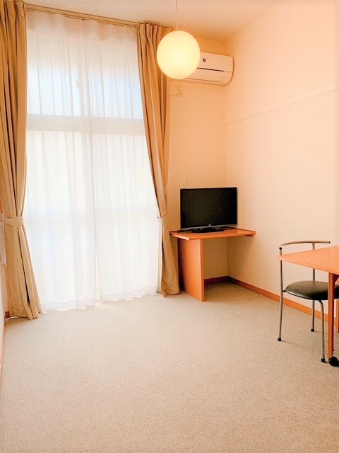 レオパレスＺｅｐｈｙｒ リビング