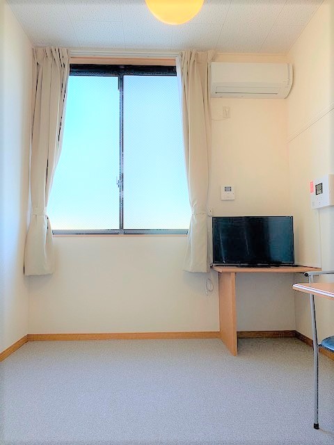 レオパレスパティオ仁川 リビング