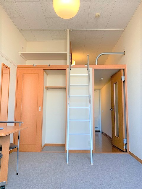 レオパレスパティオ仁川 ベッドルーム