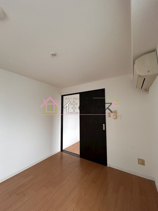 リビア岸里 リビング