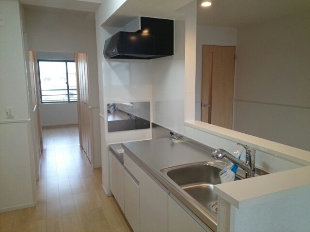 ストラーダ　ディ　ラピス キッチン