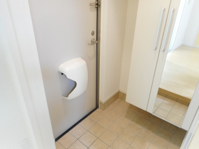 カーサミーア二葉町 玄関