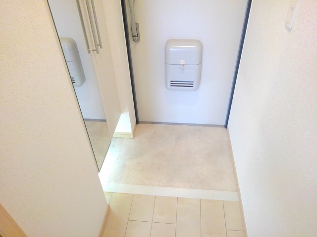 ヴォナール　コート 玄関