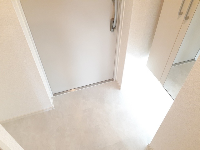 ボンサンテ南千里 玄関