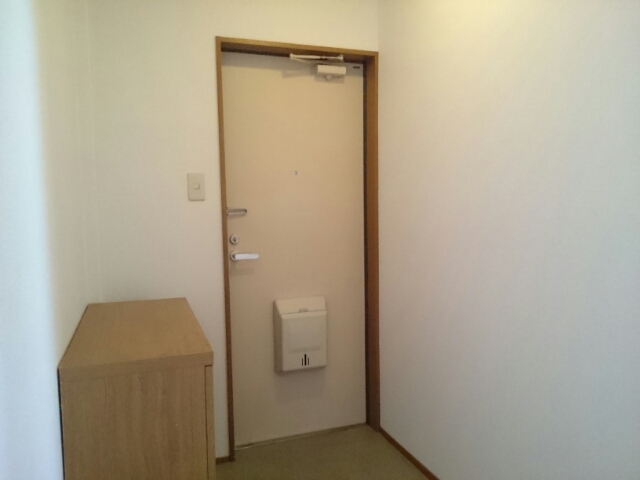 シャルマン上Ⅱ番館 玄関