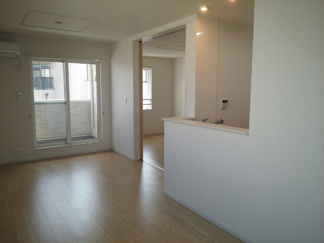 プラストサイド リビング