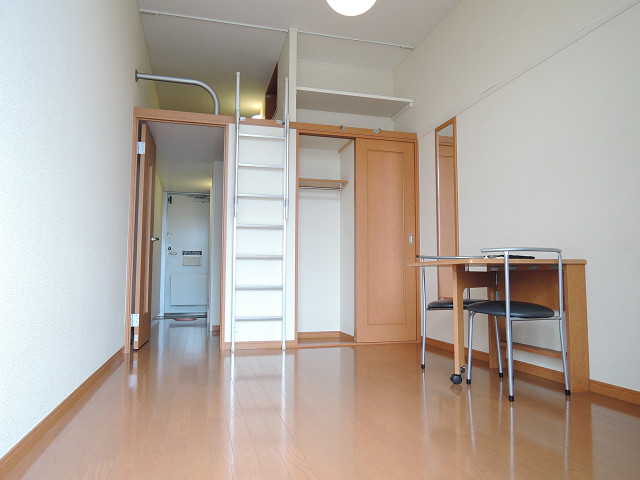 レオパレスアベンタ神武 リビング