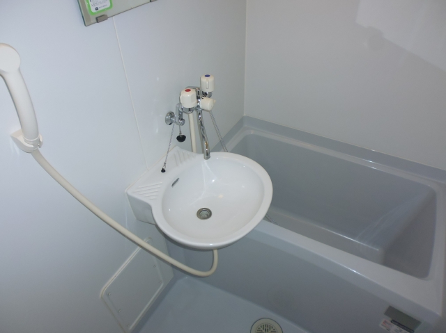 レオパレスフローラ 風呂画像