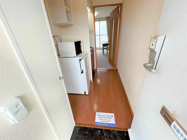 レオパレスメルツェⅡ 玄関