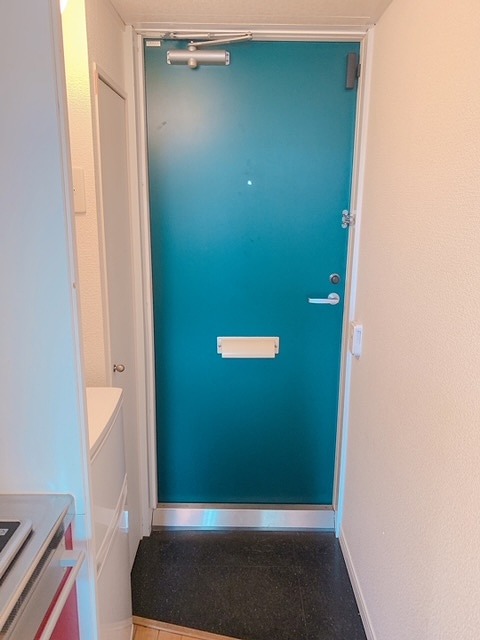 レオパレスアザレ 玄関