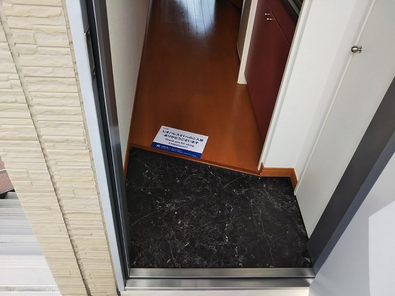 レオパレスエムアイ 玄関