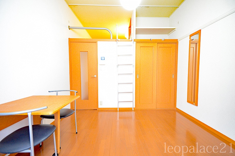 レオパレスサンモール　Ⅰ リビング