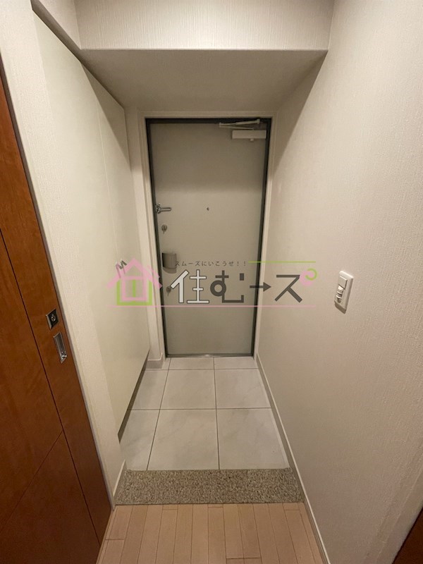 パークキューブ北浜 玄関