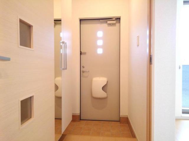 ファミール　レイ 玄関