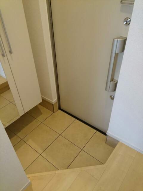 グランソレイユ楠葉Ⅲ 玄関