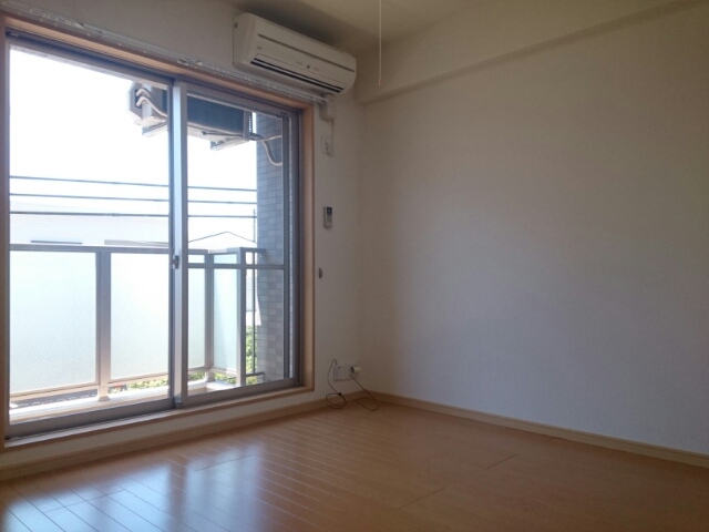 メゾンドファミーユ鶴見緑地公園 リビング