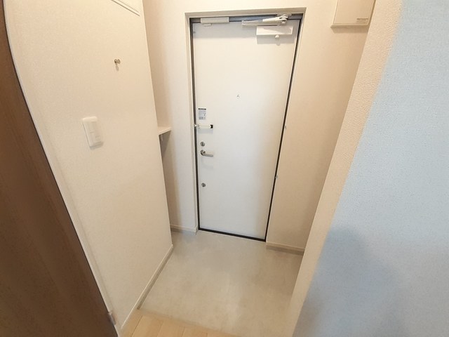 シャトーエレガント 玄関