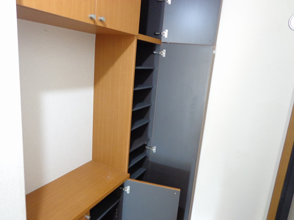 シェリール河崎２ 玄関