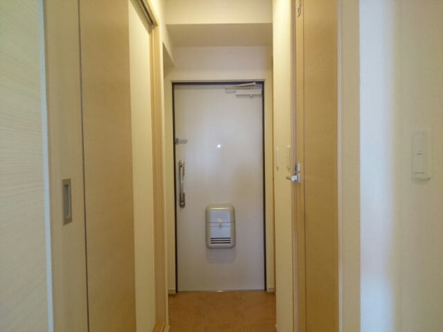 メゾン中田出井 玄関