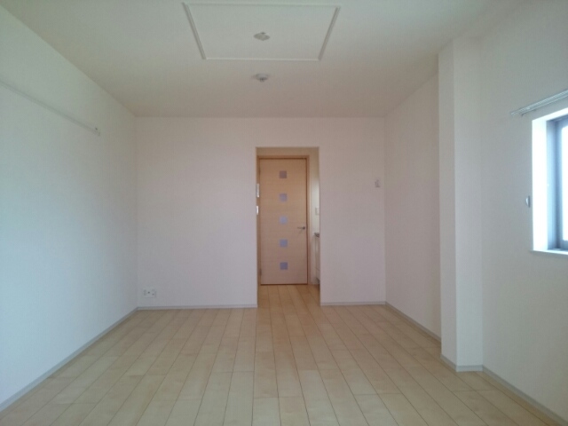 メゾン中田出井 リビング