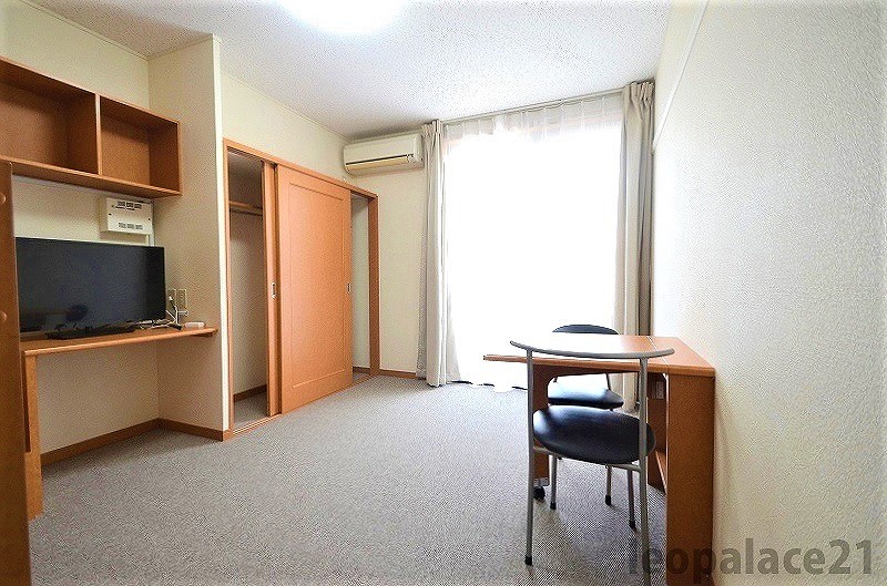 レオパレスプラム ベッドルーム