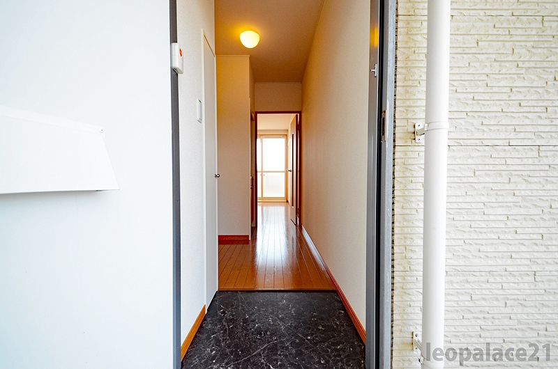 レオパレスエムエイチ　コート 玄関