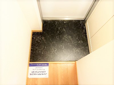 レオパレスデイジーヴィラ 玄関