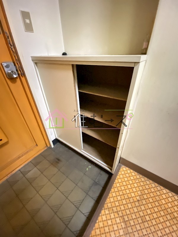 グロー平野 玄関