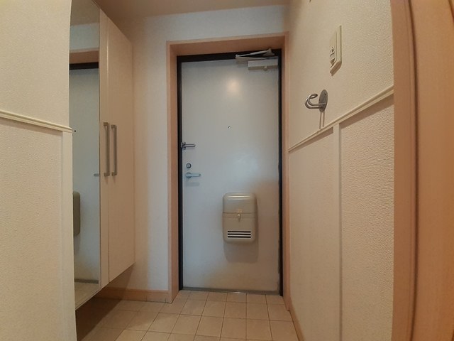 メゾンラフィネ 玄関