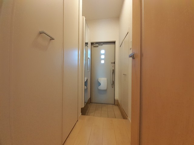 アデッソ　オーヴェスト 玄関