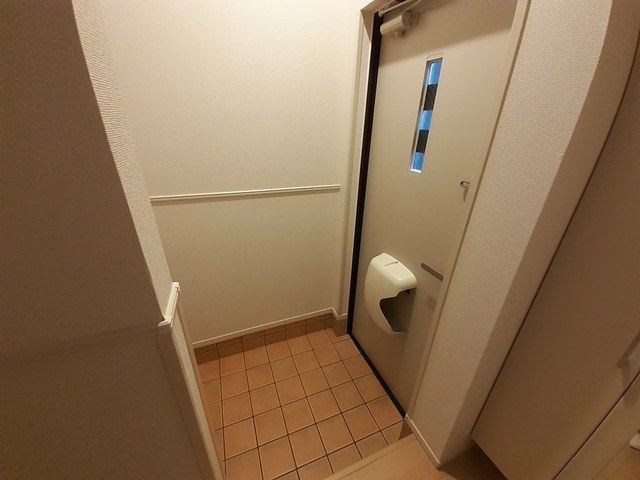 レフィナード・コンドミニオ 玄関