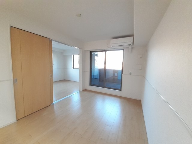 レフィナード・コンドミニオ リビング