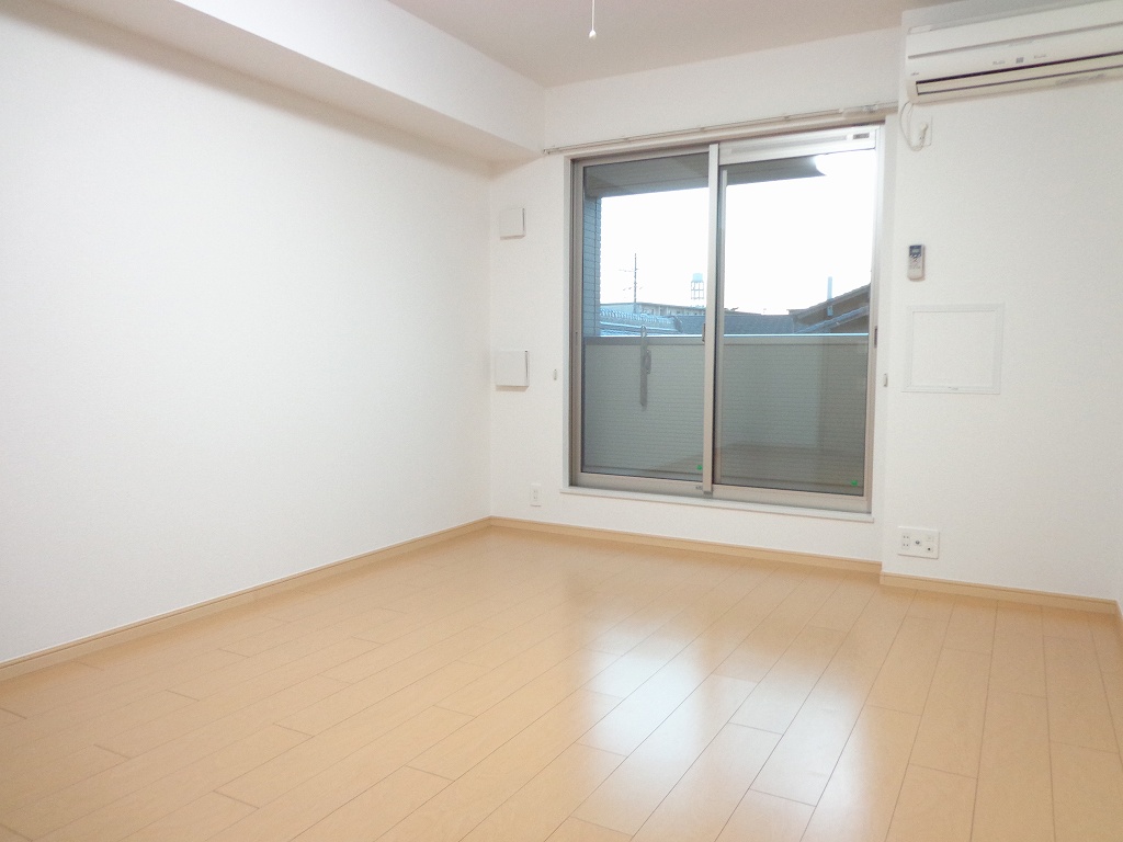 プレジェーネ　一津屋 リビング