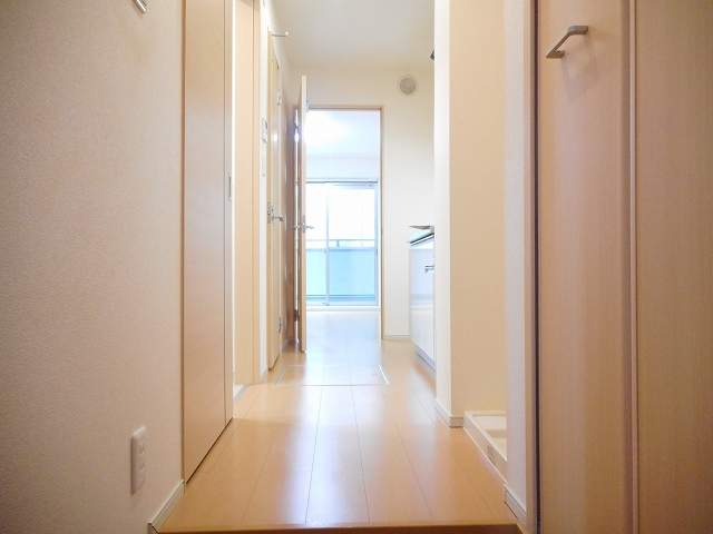 カルム　メゾン 玄関