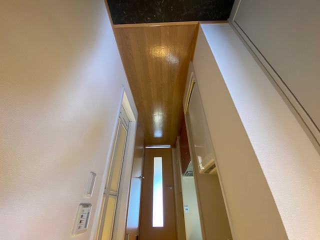 レオパレスアゼリア蛍池 玄関