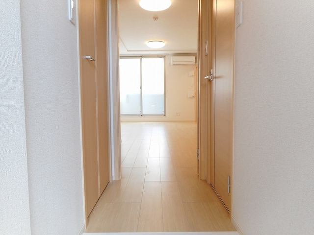 プランドール高槻 玄関