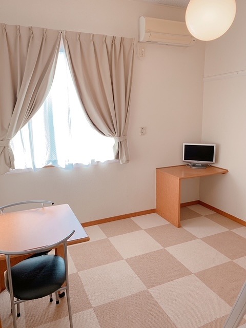 レオパレス辻九第二 リビング