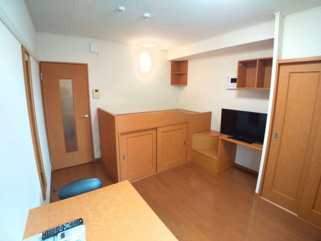 レオパレスフォレストコート大井 ベッドルーム