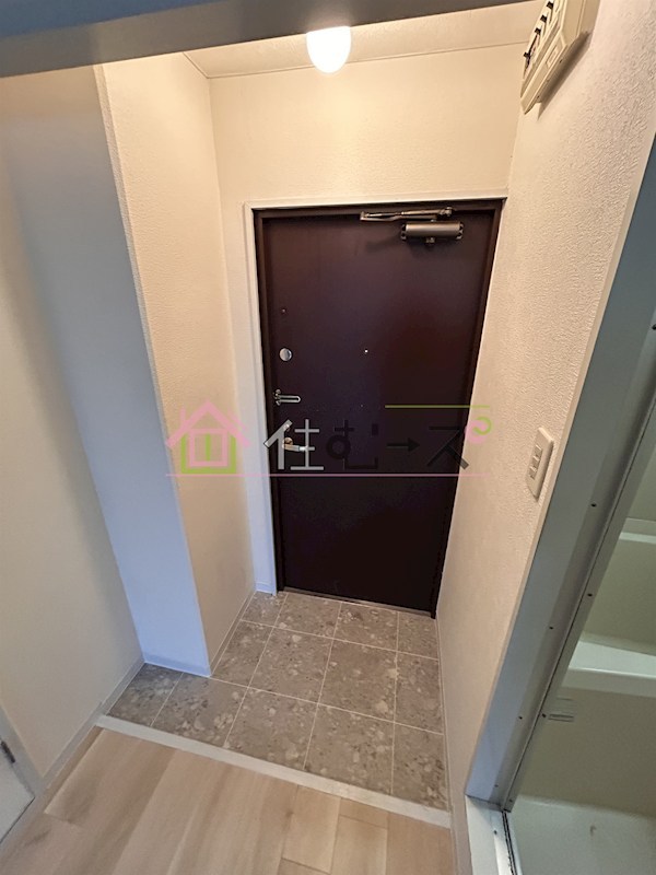 エクセレント新森 玄関