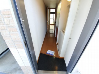 レオパレス千里山西 玄関