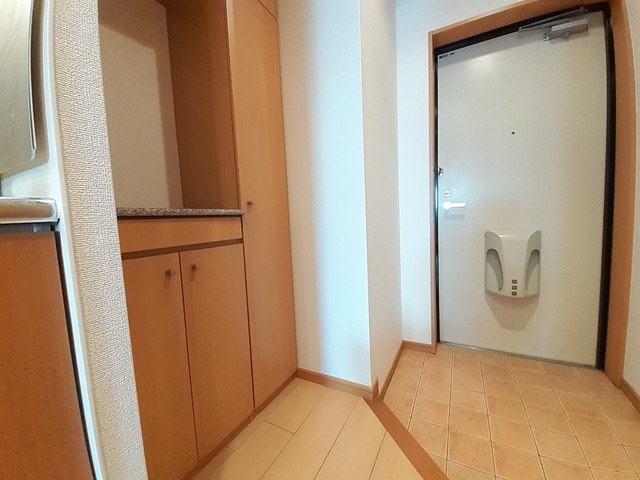 アドニスコート加美 玄関