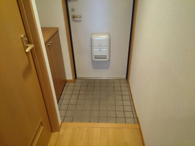 ヴァートゥールーツ 玄関