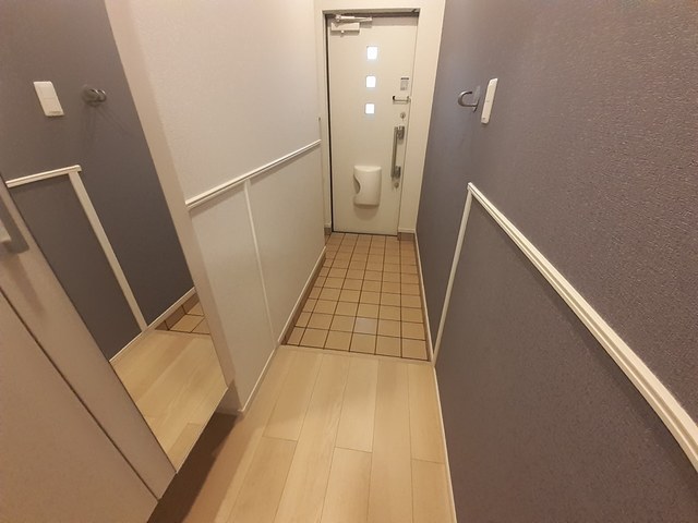 イーストビレッジ 玄関