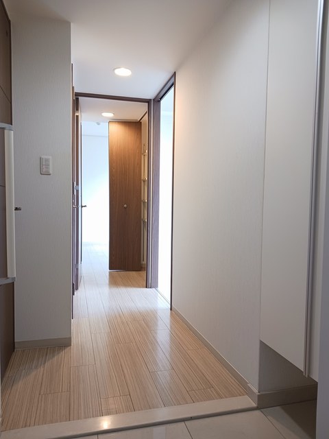 クオリティ西三国 玄関