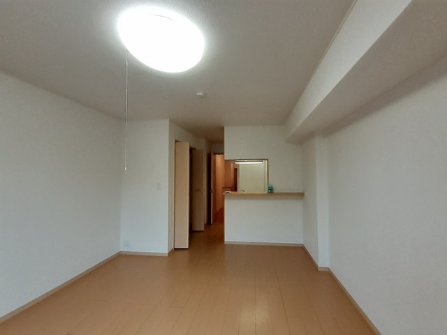 ファースト　アベニュー リビング