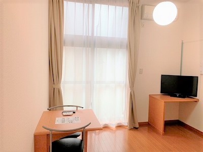 レオパレスセリバテール仁川 リビング