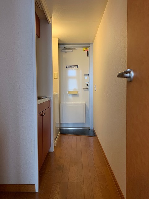 レオパレスエルフ仁川 玄関