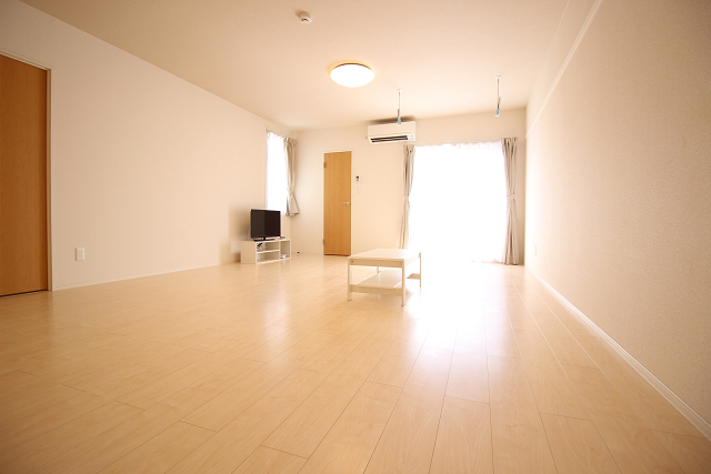 クレイノマルイチ リビング